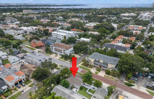 NEW SoHo Sanctuary - Gorgeous Apartment Steps to S Howard Ave with Fenced Yard - Foto 25