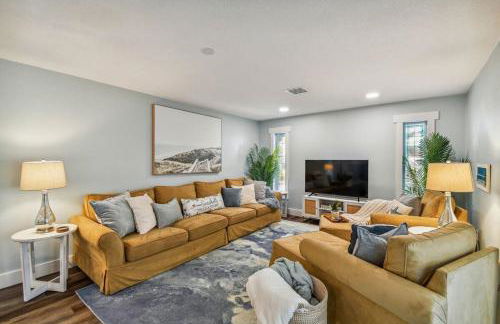 Luxury heated-pool home blocks from the beach - Foto 16