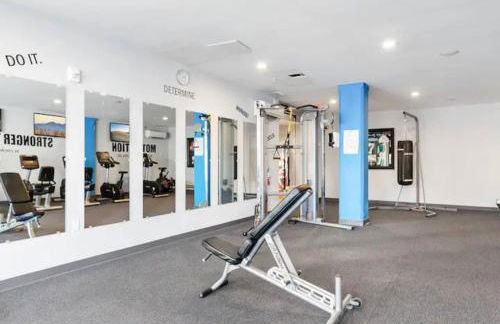 XL Studio - Modern Studio with Rooftop Pool - Foto 45