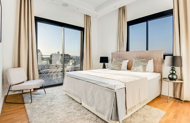 Sanders Crystal 1 - Large 4-bdr Penthouse With Shared Pool - Photo 6