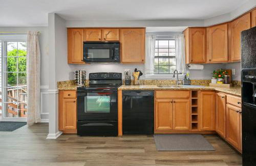 NEW! Large 3-story townhome Private, Self checkin, Pet Friendly! - Foto 10