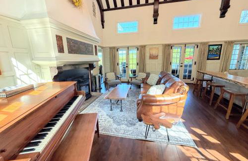 WOW New Spectacular Franconia Home - history - views - fire pit - hot tub - pool - grandeur - MUST SEE - Foto 28