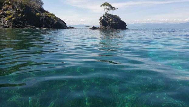Crystal clear waters of Cayos Cochinos