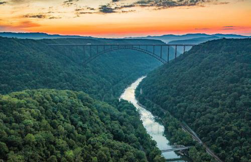 Log Cabin with Hot Tub, Game Room-10 min to NRG - Foto 49