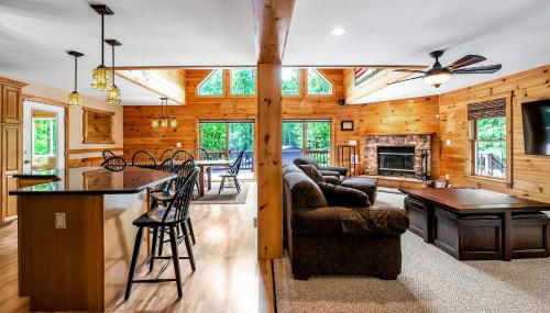 Massive Log Chalet with Hot Tub - Foto 2