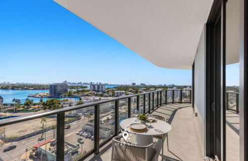 Chic 2BR Apartment Gym & Balcony Views - Foto 45