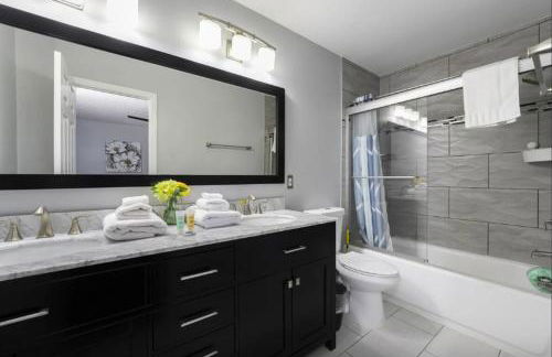 Fully Refurbished Vacation Home with South Facing Pool and Spa with Lake View in Quiet Community Nr Disney - Foto 25