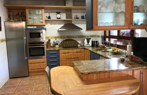 Caserio Arrigorri excelente ubicación jardín con BBQ perfecto para grupos - Foto 14