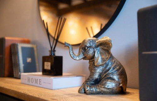 Charming 3BR Cottage Sleeps 8 - 15 Mins to Centre - Foto 11