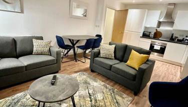Spacious 2 bed ground floor apartment, Free parking, close to Historic dockyard & Gunwharf Quays - Foto 4