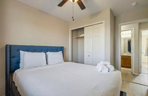 4BR w Fireplace Backyard BBQ near Peterson AFB - Foto 26