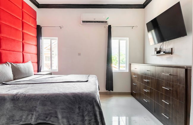 Luxury Living Modern & Contemporary Home With Brand New Pool in Manor Park - Foto 2