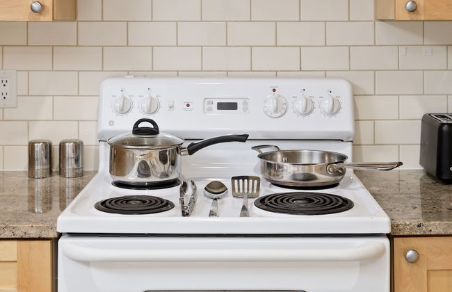 Cozy 2BR BSMT Suite Near Grouse Mt. and Edgemont. - Photo 11