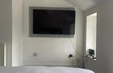 Aurang House, 1 Bedroom, Double bed, en-suite, with Kitchen, 55" Flat TV, Private Parking - Foto 17