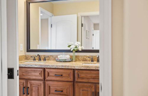 Oceanview Luxe Retreat with Rooftop - Foto 6