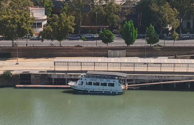 Paseo en barco por Sevilla con comida - Foto 1