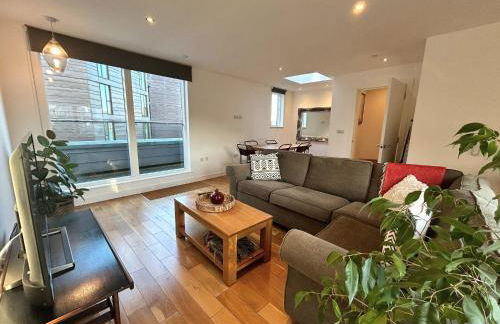 Split Level 3 Bedroom Top Floor Flat - Foto 1