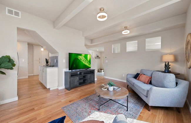 Bright and Stylish Home Great Central Location! - Foto 15