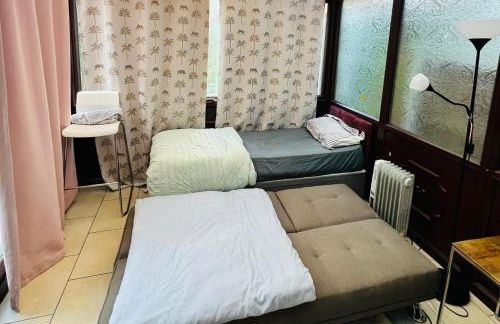 Olive, 3Bedrooms,1 extra Rm, Sleeps 9 with Garden, Free Parking in Grays, Lakeside, London - Foto 5