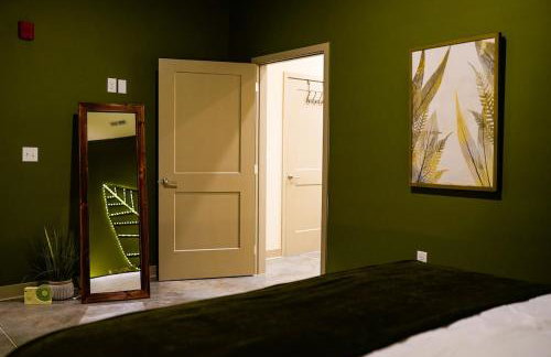 Peridot Suite - NEW 2bdrm 2bath Loft near Mass! - Photo 25