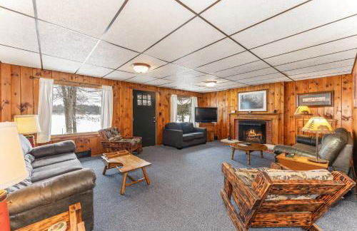 Bayview Cottage 3BR Fireplace Lakefront - Photo 1