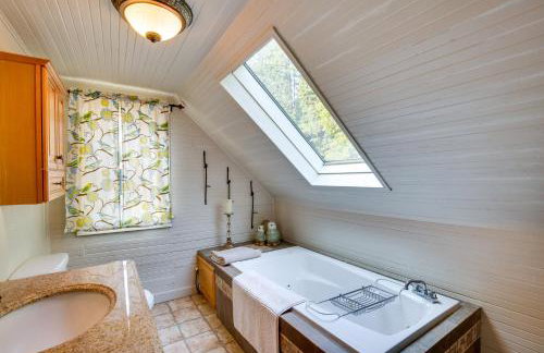 Historic Mapleton Cottage with River Views and Hot Tub - Foto 16