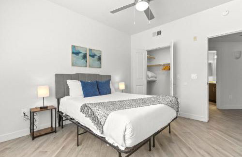 CozySuites Glendale by the stadium with pool 16 - Foto 15