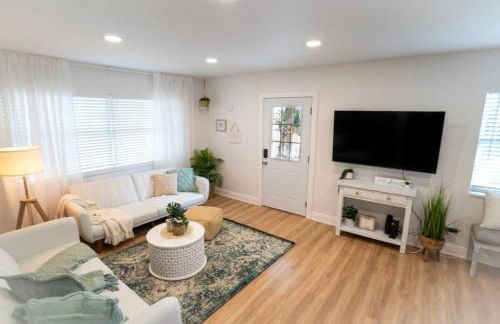 Cozy 3BR with Patio & Yard Near Ybor City - Foto 1