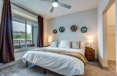 Trendy Condo on Riverwalk Free Parking Pet Friendly Centrally Located on the Riverwalk - Foto 3