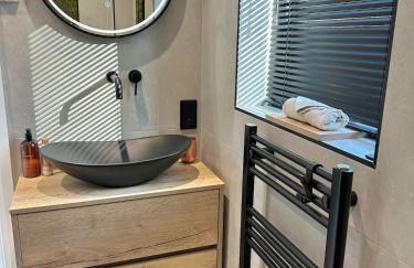 Eco-Friendly Highland Suite with Mountain Views - Photo 27