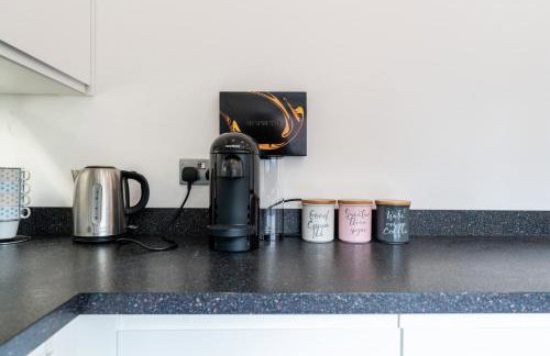 Spacious Seaside Home in Peaceful Coastal Setting - 5 Minutes Walk to the Beach - Foto 19