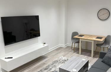 Stylish City Retreat with Views & Court Yard - Foto 5