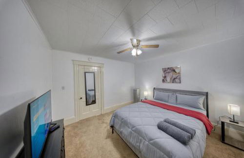 Charming 2-Bedroom, 1-Bath Getaway - Foto 10