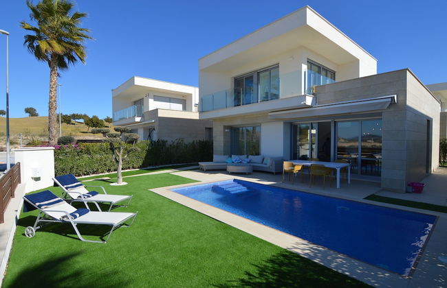 Sunny Villa With Fenced Garden - Foto 26