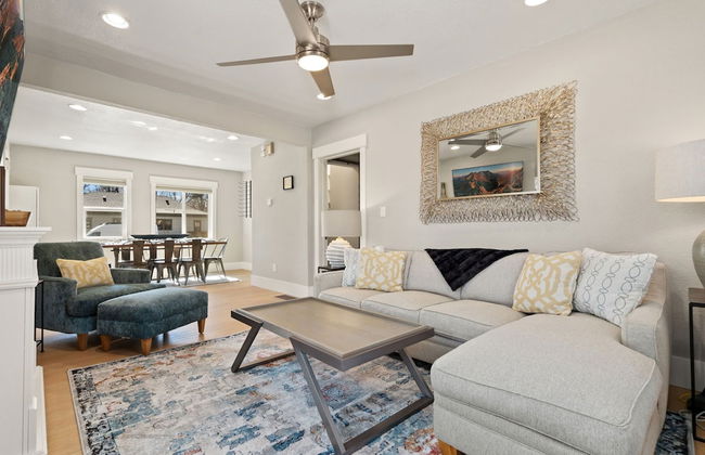 CSU Hideaway King Bd, Backyard Oasis, EV Charger - Foto 9