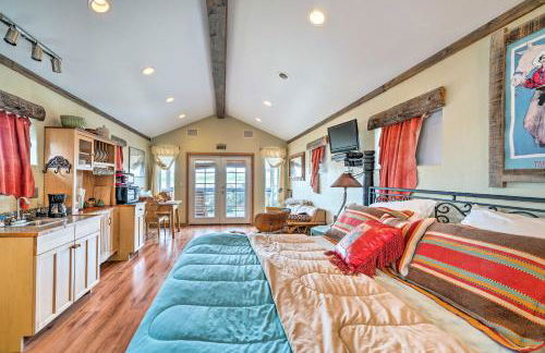 Dreamswest Ennis Studio with Deck and Stunning Views - Foto 12