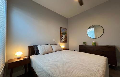 UPTOWN CASTLE - CITY VIEWS - THEATER & CONVENTION DISTRICT! - Foto 23