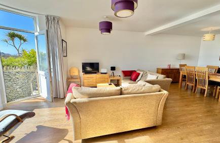 24 CLIFF APARTMENT-3 BED-GROUND FLOOR-SEA VIEWS - Photo 18