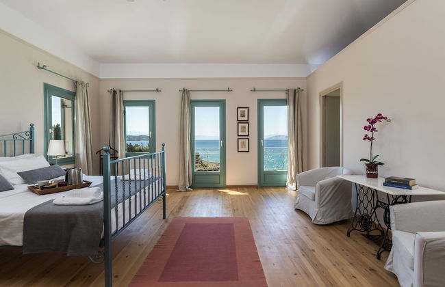 Electra Beachfront Villa - Photo 35