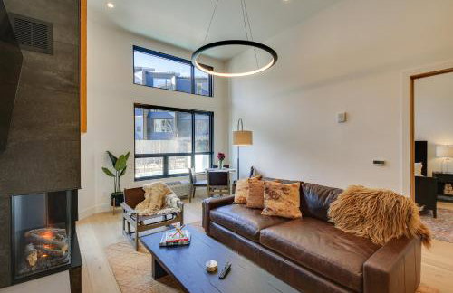 Luxe Schweitzer Condo with Hot Tub Ski-InandSki-Out! - Foto 4