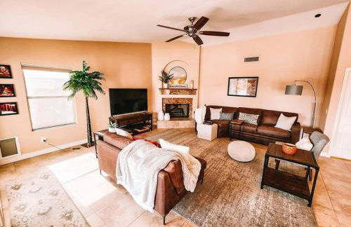 Luxury Pool Home! Amazing Back Yard Oasis - Foto 15