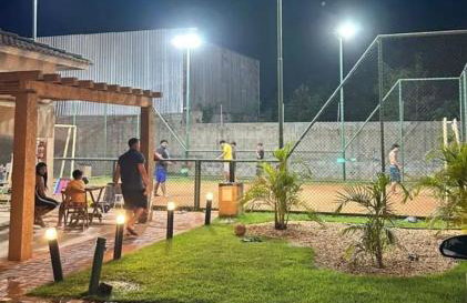 Apartamento aconchegante com excelente localização e piscina - Foto 12