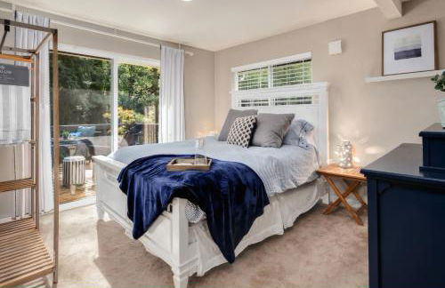 Spacious Main Street Retreat for families and large groups - Photo 8