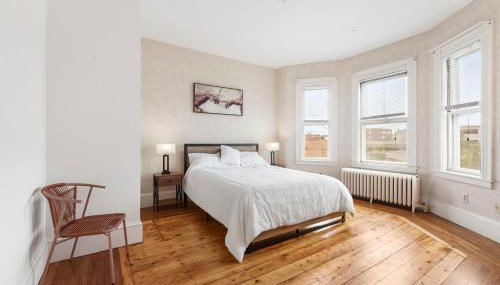 Charming New England style apartment 6 miles to downtown Boston, 4 miles to Logan airport - Photo 5