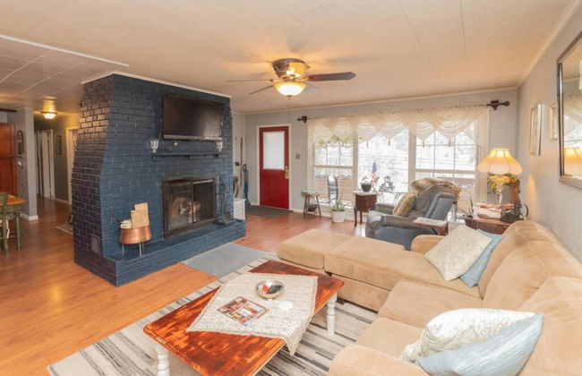 Amazing Hiking Cozy Home Close to Mountns Fireplace - Foto 8