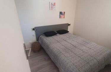 LES TERRASSES DE LA BARONNIE Appartement climatisé avec 1 chambre et piscine ouverte de fin Mai à mi Septembre Parking securisé avec accroches vélo disponible du 1er Avril au 30 Septembre sans supplement - Foto 10