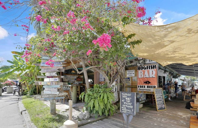 Coral Villa by Avantstay Close 2 DT Key West Shared Pool & Patio! - Foto 22