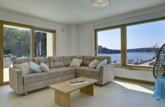 Beautiful Villa by the sea - Photo 15