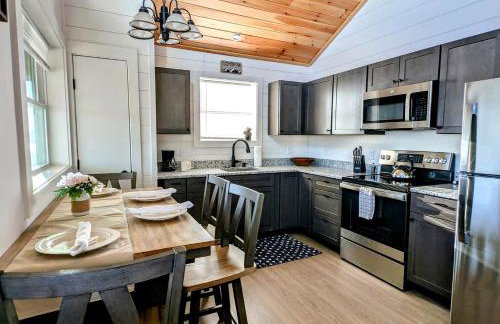 Spacious Cabin Complex with Flanders Pond Access, Ideal for Group Getaways, Located Near Sullivan, Maine - Photo 3