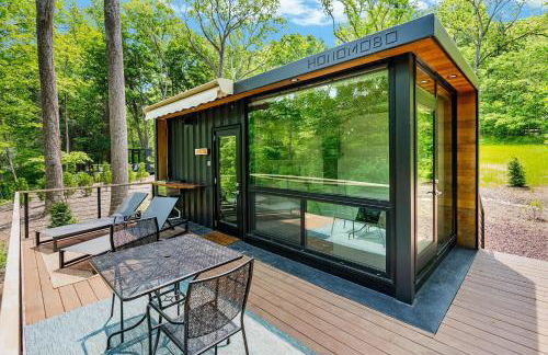 Modern Riverside Cabin w Hot Tub Fire Pit Kayaks - Foto 1